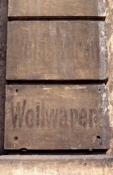 Dresden-Pieschen, Mohnstr. 24, 16.6.1996 (3).jpg - Weisswaren, Wollwaren